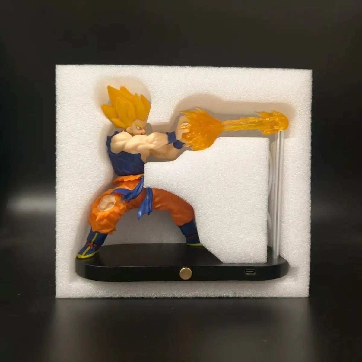 Super Saiyan Goku Magnetic Night Light & Action Figure 16cm - Homebound Essentials